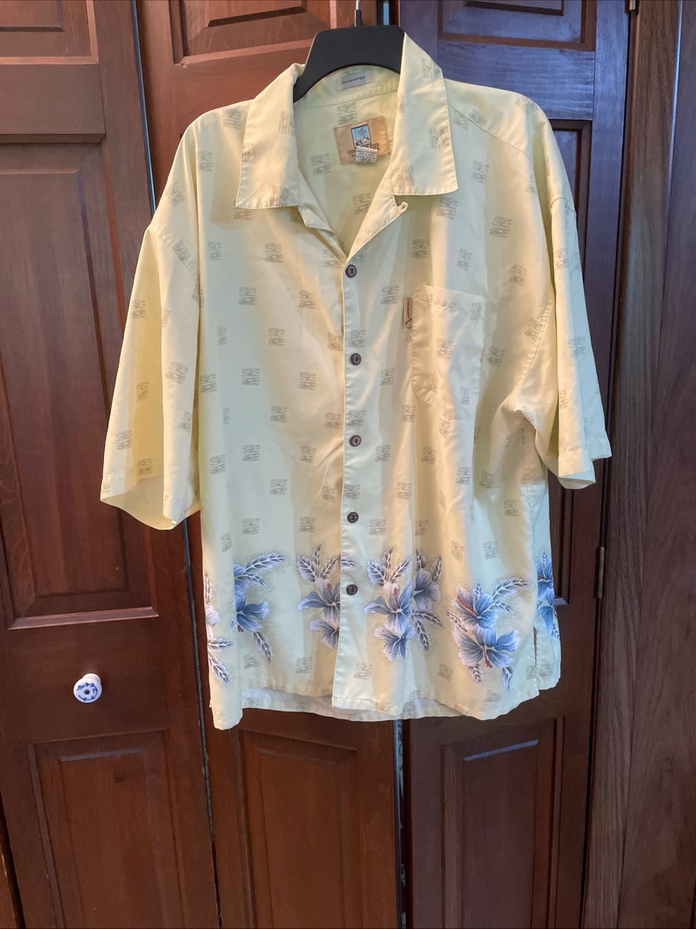 Light Yellow Floral Short-Sleeve Button-Down Shirt XL Tge Coconut Pier